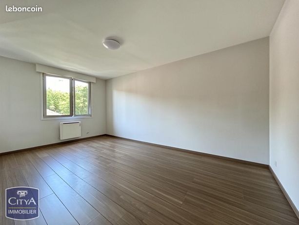Studio 1 pièce 27 m² — 2