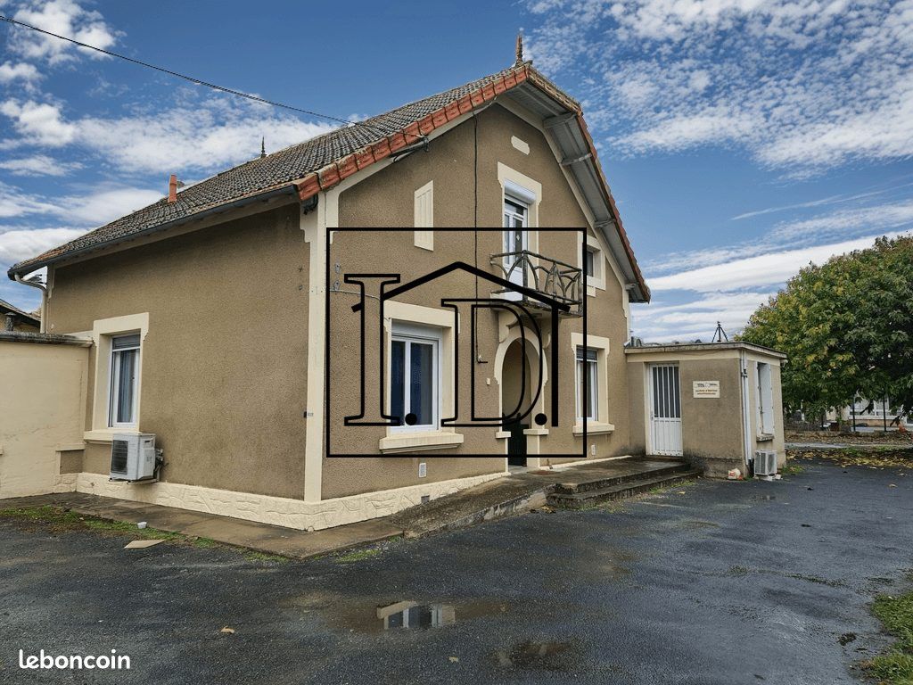 Maison 10 pièces 211 m² · à Montpon-Ménestérol · 211 m² · 223 600 €