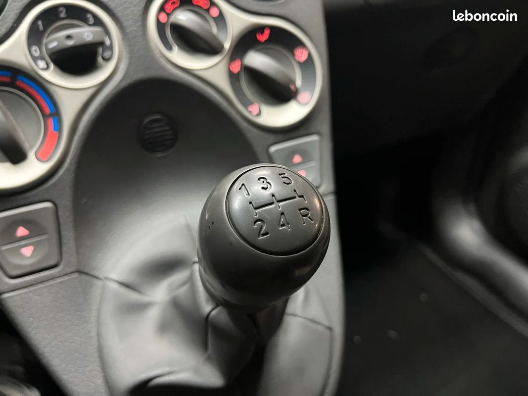 Fiat PANDA 1.3 JTD 16V Emotion (image 23)