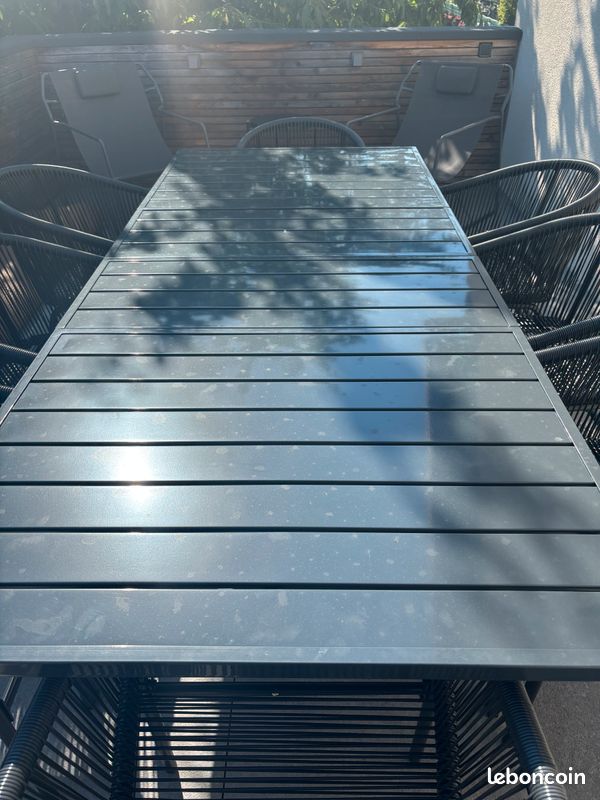 Table de jardin (image 1)