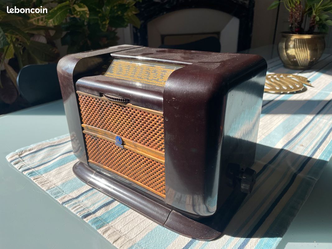 Ancienne radio déco - année 1955 - 1958 - Radiola A3 26266 - Label Emmaüs