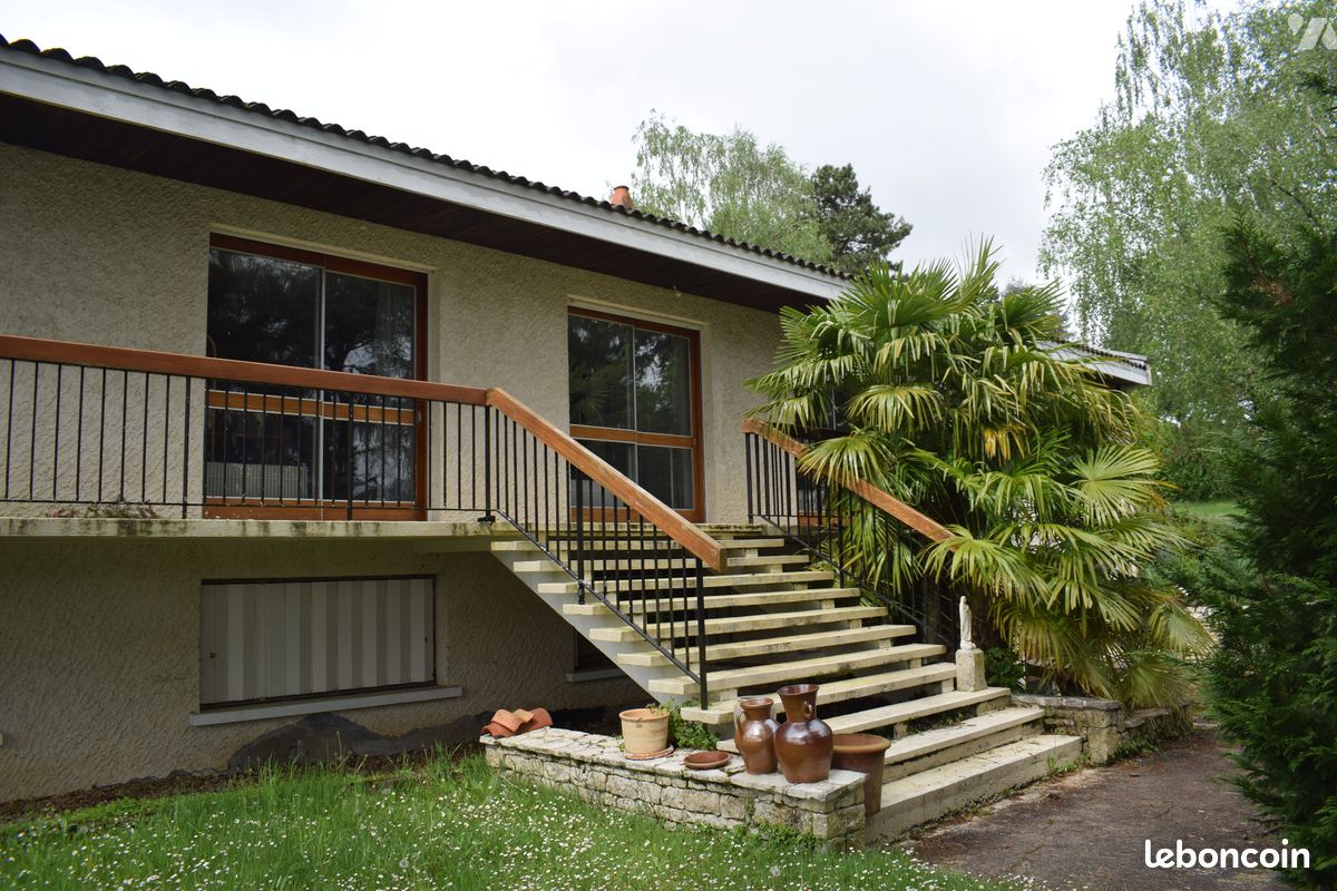 Maison 11 pièces 324 m² · à Civray · 324 m² · 398 240 €