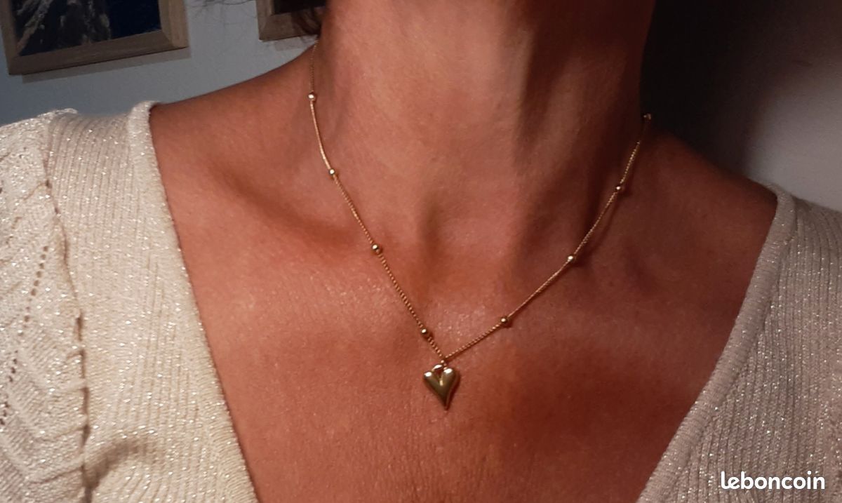 Très beau collier pendentif coeur et perles en métal doré .
État neuf, jamais porté (image 6)