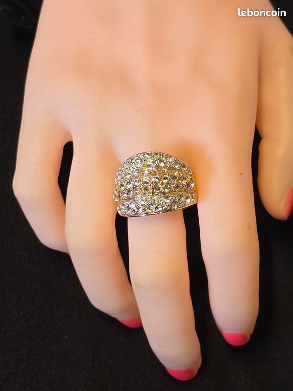 Bague Vintage Alhambra en Diamants Van Cleef & Arpels Métal Doré ref Bague Vintage Alhambra en Diamants Van Cleef & Arpels Métal Doré ref