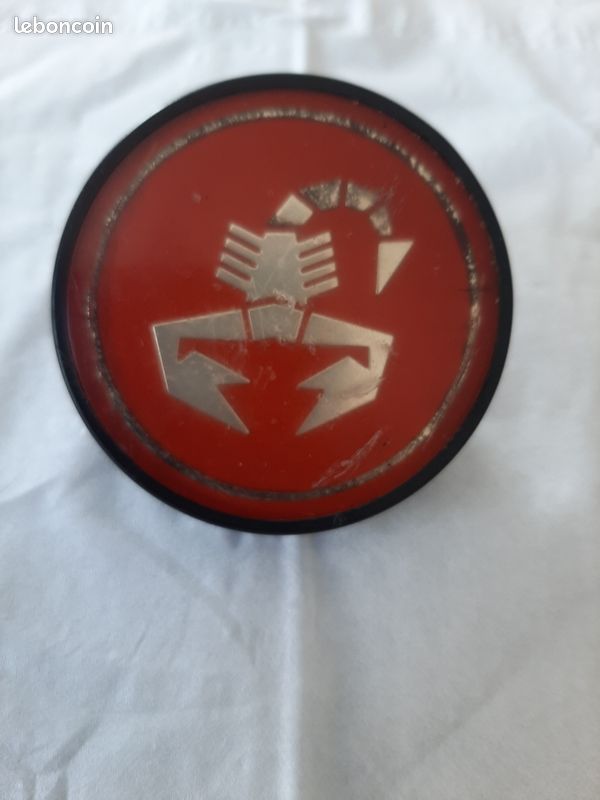 Cache moyeu abarth (image 1)