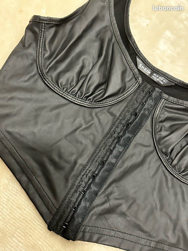 Crop top corset sans manches en cuir SHEIN - taille XS (image 4)