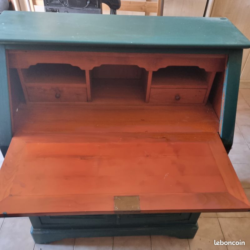 Bureau (image 2)