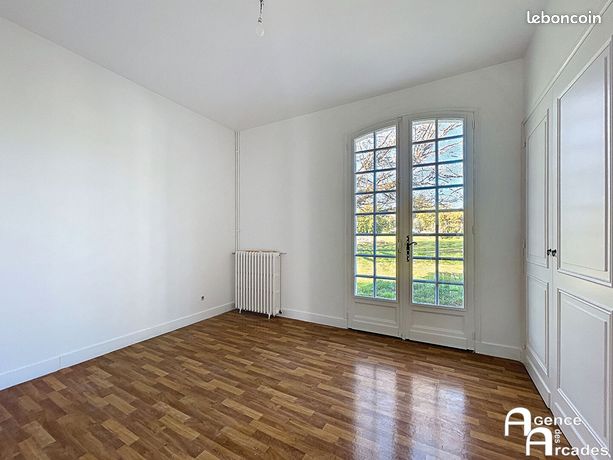 https://img.leboncoin.fr/api/v1/lbcpb1/images/42/81/74/428174d105af4aedf3946d1cf30b5d93265e2389.jpg?rule=ad-image