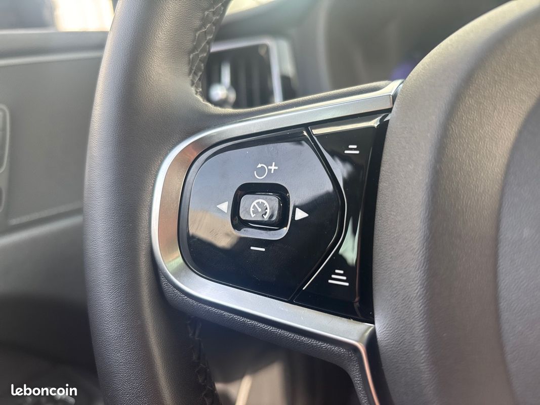 VOLVO XC60 B4 197 ch Geartronic 8 Plus Style Dark (image 13)