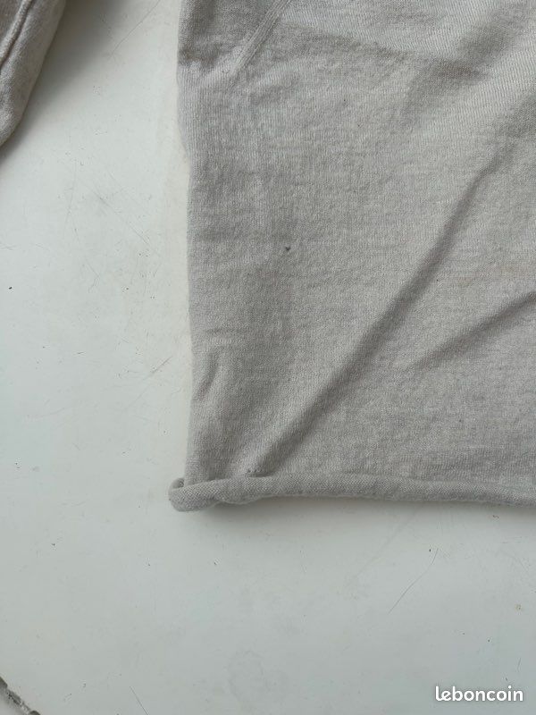 Pull fin zadig et Voltaire couleurs crème avec la tête de mort (image 5)