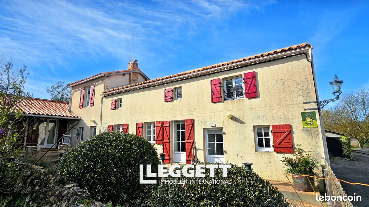 Maison 8 pièces 240 m² · à Gourgé · 240 m² · 260 000 €