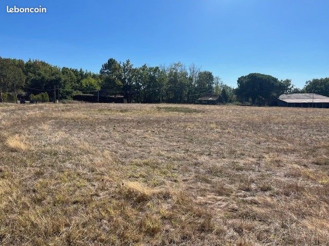 Terrain 1300 m² · à La Force · 32 000 €