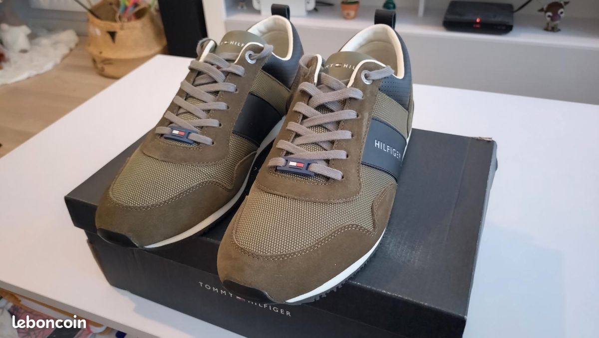 Sneakers Tommy Hilfiger NEUVE t44 (image 1)