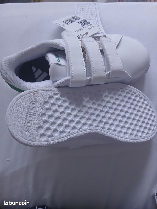 Basket ADIDAS ENFANT NEUVE TAILLE 30 (image 2)