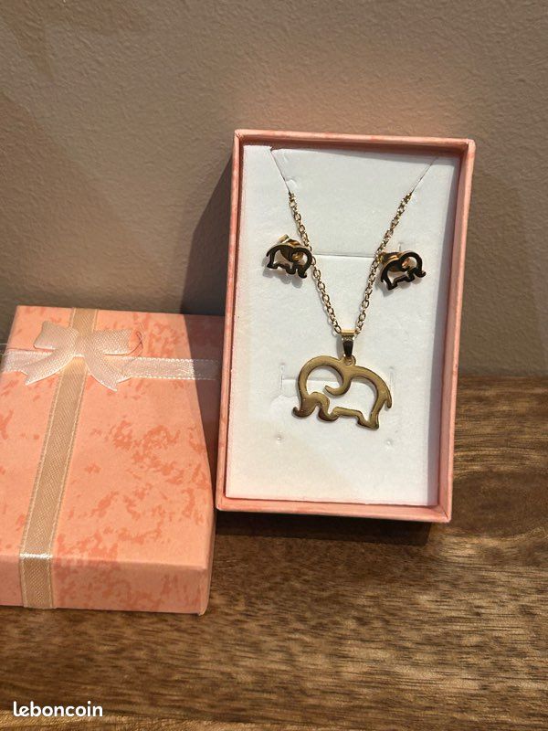 Collier Court Vintage Années 50 - Pendentif éléphant En Os Teinté Rose - Multi-rangs