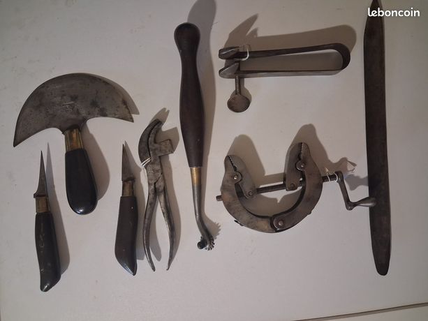 Lot outils cordonnier / bourelier. Molette, fer de cordonnier, alène