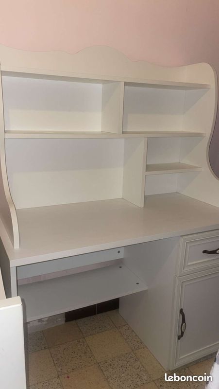 Bureau en bois (image 1)
