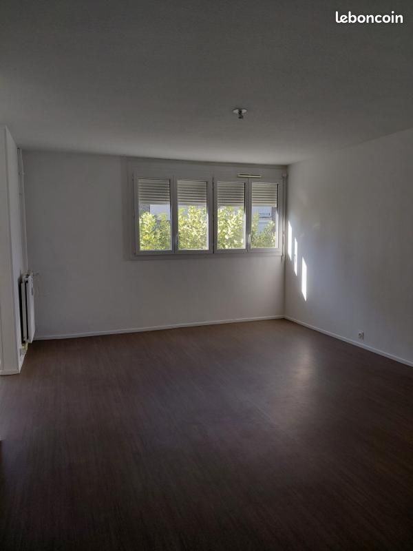 Appartement 4 pièces 84 m² · à Moulins · 84 m² · 700 €/mois