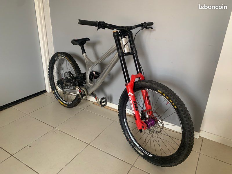 VTT DH Specialized Démo Sport Plein air