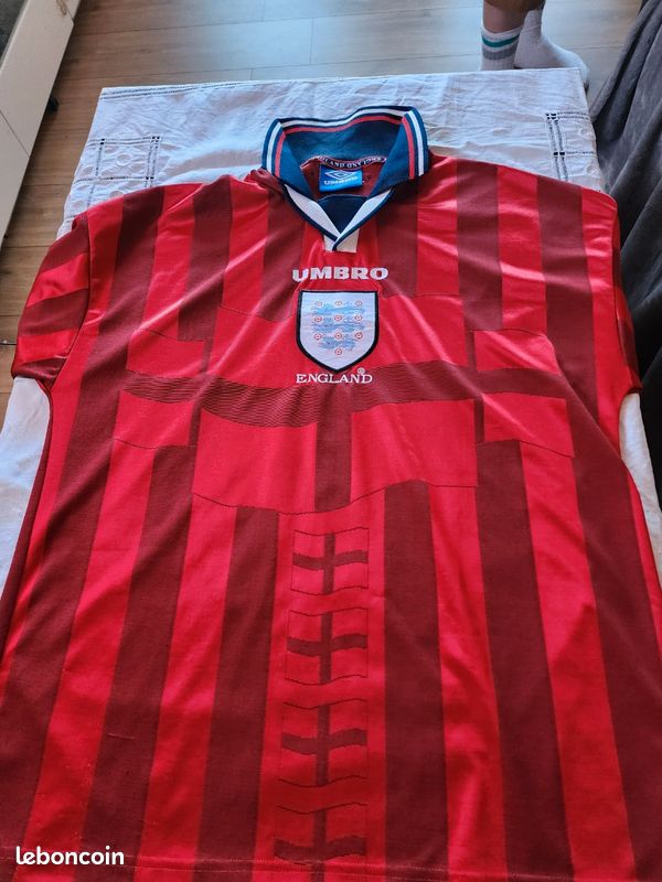 Maillot football Angleterre umbro taille L Couleur rouge