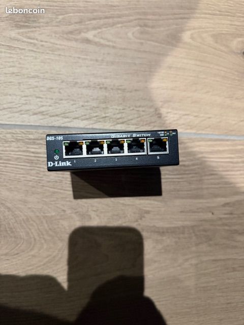 Switch dlink DGS-105 - Accessoires informatique