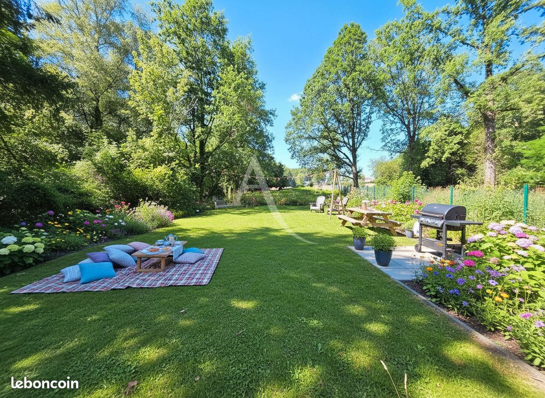 Terrain 1000 m² VILLENEUVE SUR BELLOT · à Villeneuve-sur-Bellot · 10 000 €