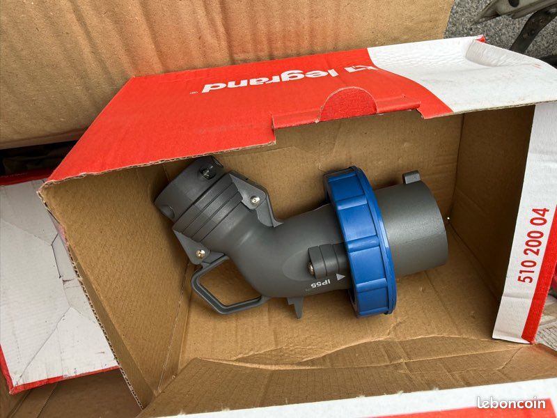 Fiche coudée Hypra - IP66/67-55 - 32 A - 200/250 V~ - 2P+T (image 2)