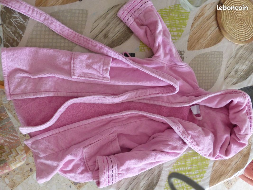 Peignoir pour enfant 6ans rose marque Carré Blanc (image 1)
