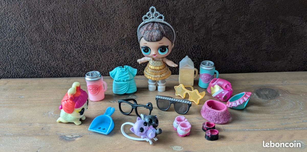 Lot figurine LOL dorée avec accessoires (lot 1) (image 1)