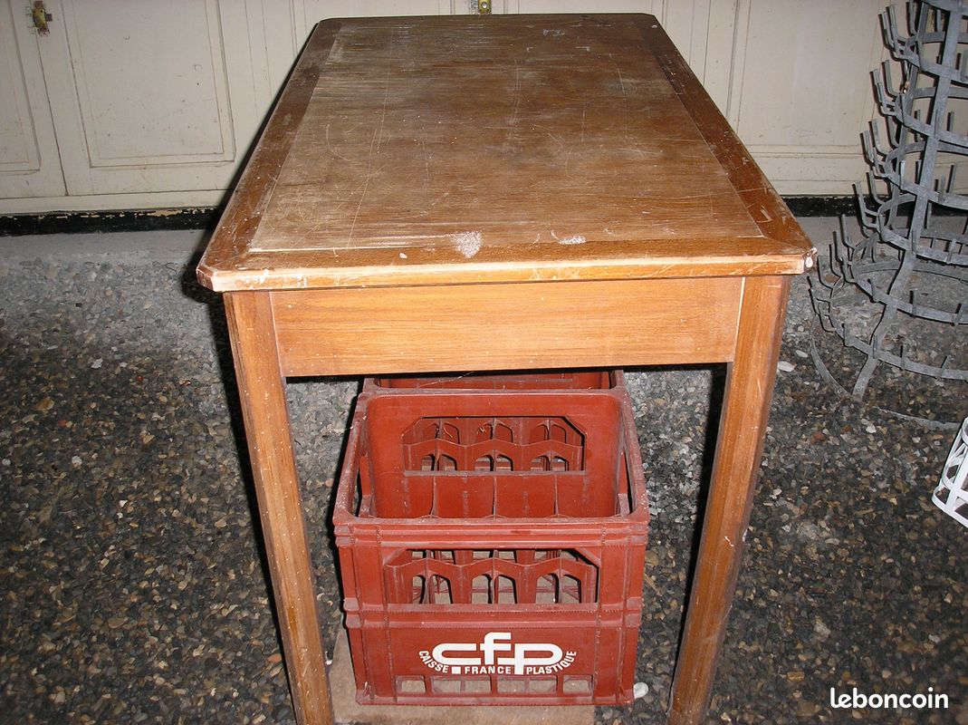 Table en bois (image 1)