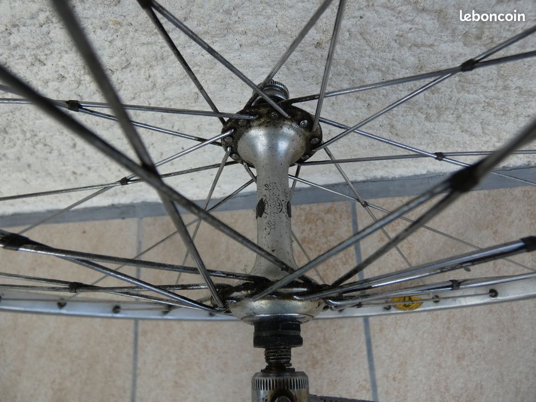 Roue Campagnolo grand flasques Mavic - Équipements vélos