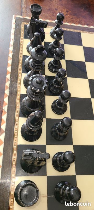 Échiquier & Pièces d'Échecs en Bois avec Coffret de Rangement – L’échiquier