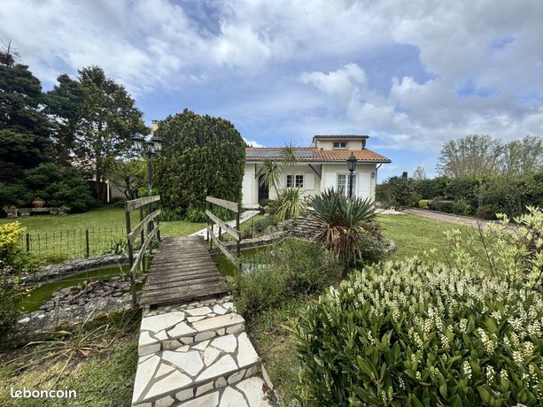 Maison 7 pièces 225 m²