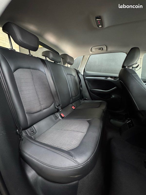 Garantie 12 mois Audi A3 III 1.4 TFSI 122 ch Ambiente / Climatisation automatique / Régulateur de vitesse / Bluetooth / Écran multimédia / GPS / Radar de stationnement arrière (image 3)