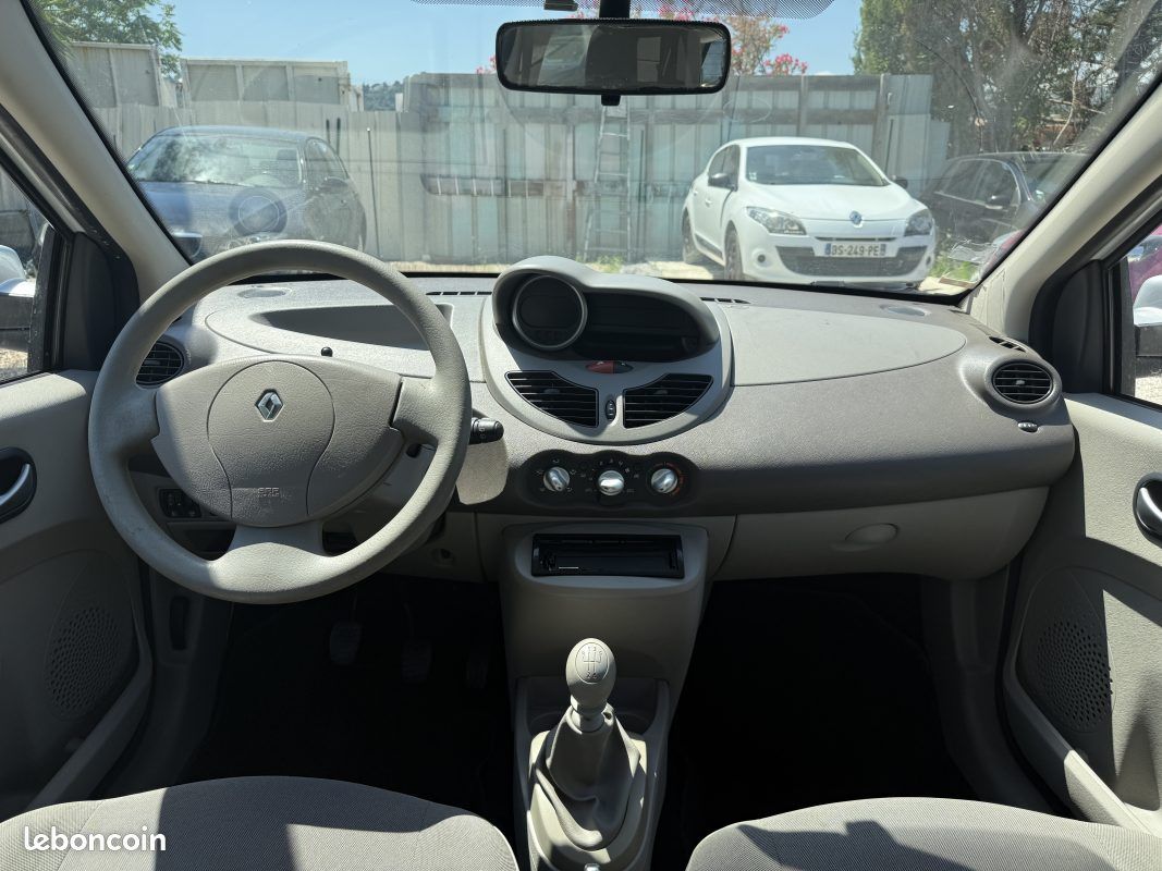 Renault twingo ii 1.2 75 authentique 2010 (image 12)