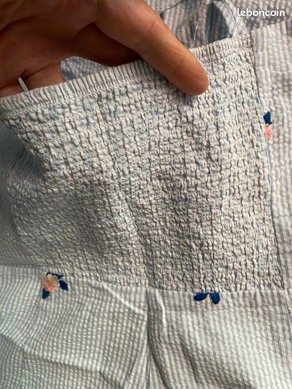 Très jolie combi short avec les fleures brodées (image 3)
