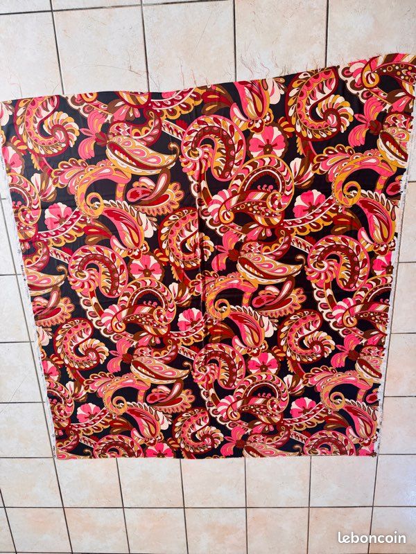 Coupon de satin 1m55*1,50m motifs cachemire (image 4)