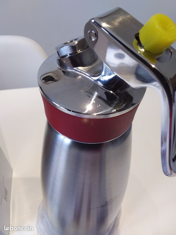AMAZY Siphon Chantilly - Siphon en INOX avec 3 Douilles + 2 Brosses Nettoyantes - Siphon à Chantilly Professionnel - Machine à Chantilly - Siphon Aluminium pour Mousse Chantilly et Crème, Rouge