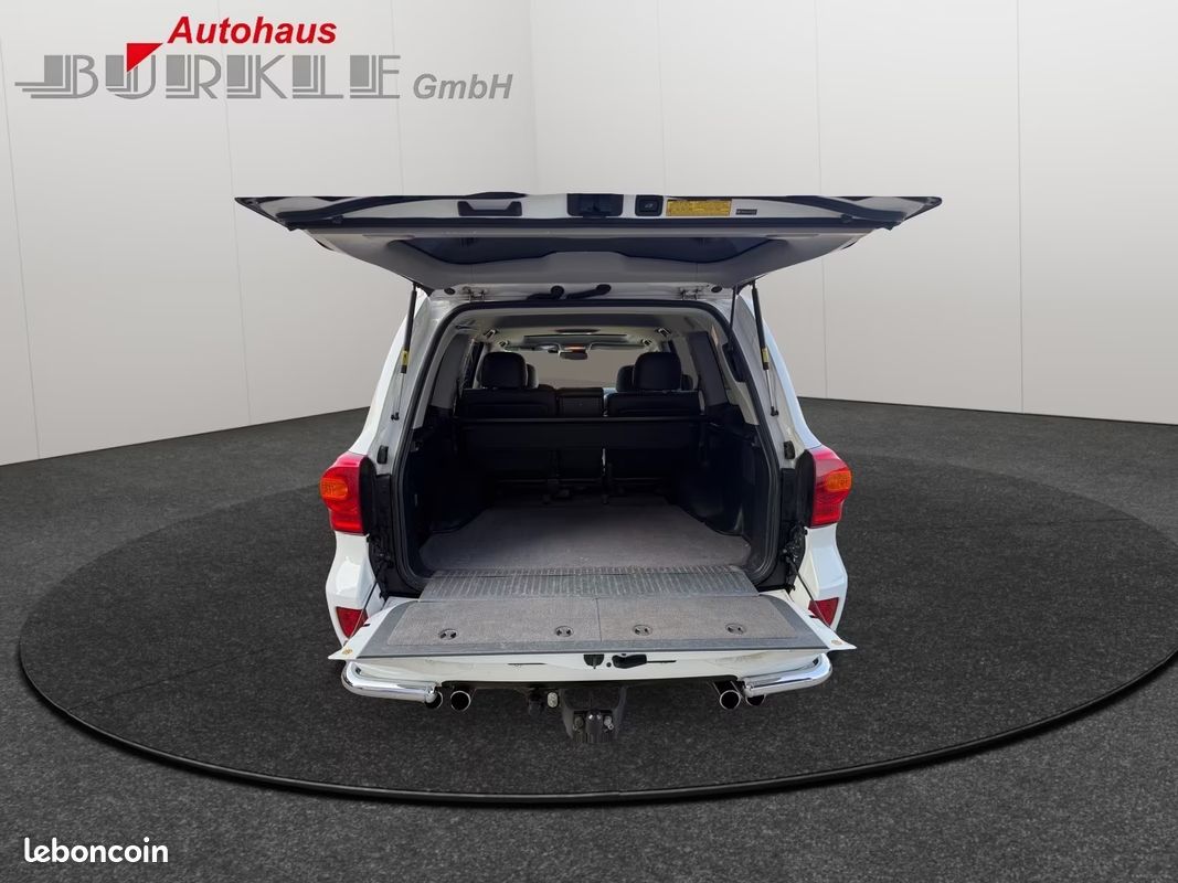 Toyota Land Cruiser VDJ 200 4.5D-4D V8 272CH Executive - Suivi Toyota - 4X4 - Régulateur - BVA - Toit Ouvrant - Attelage - Echappement Sport - Sièges Chauffant / Ventilés - 135000KM (image 9)