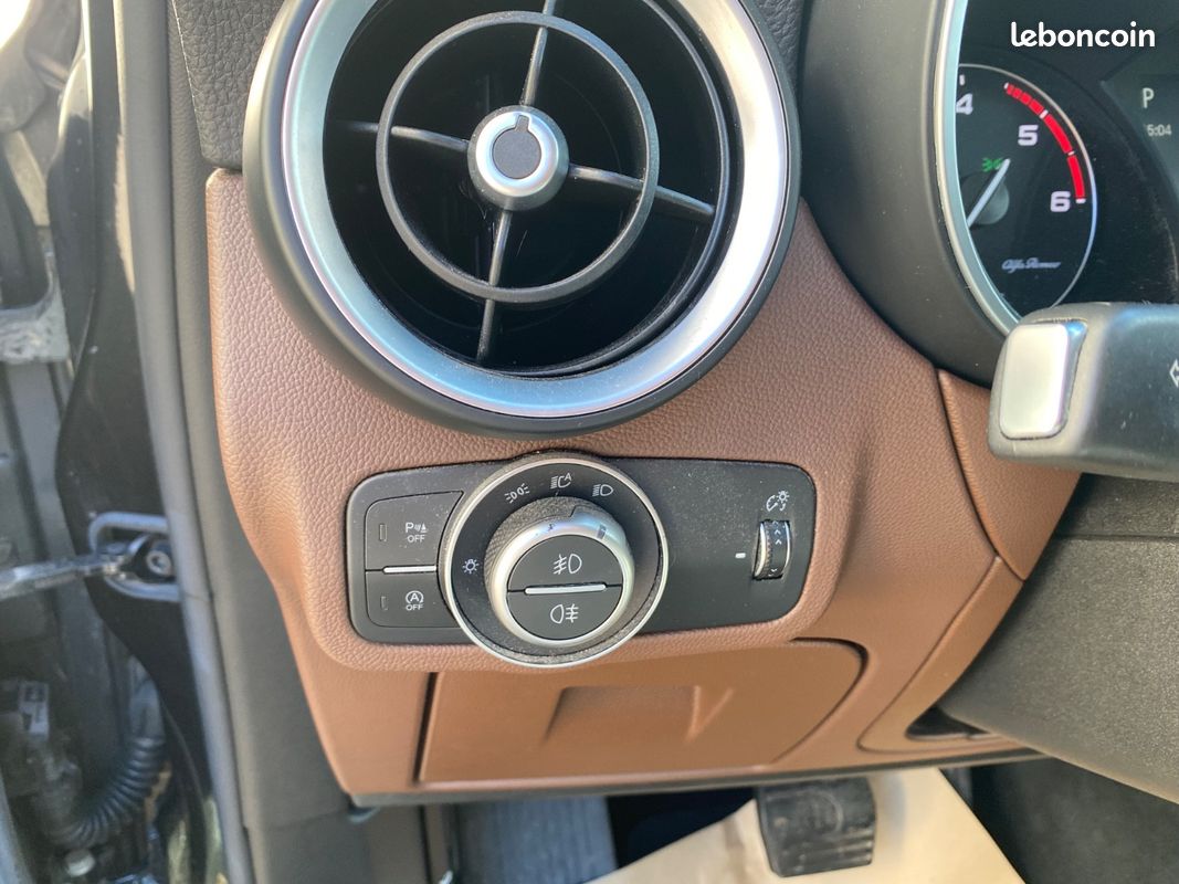 Alfa Romeo STELVIO Lusso Q4 (image 19)