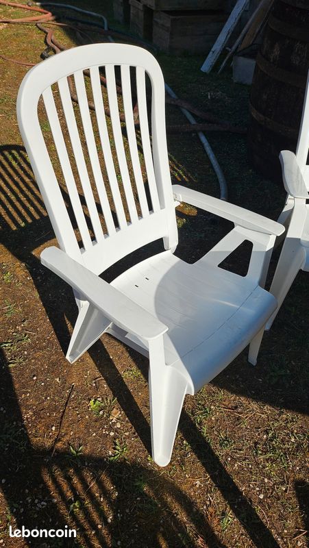 Table + fauteuils (image 2)