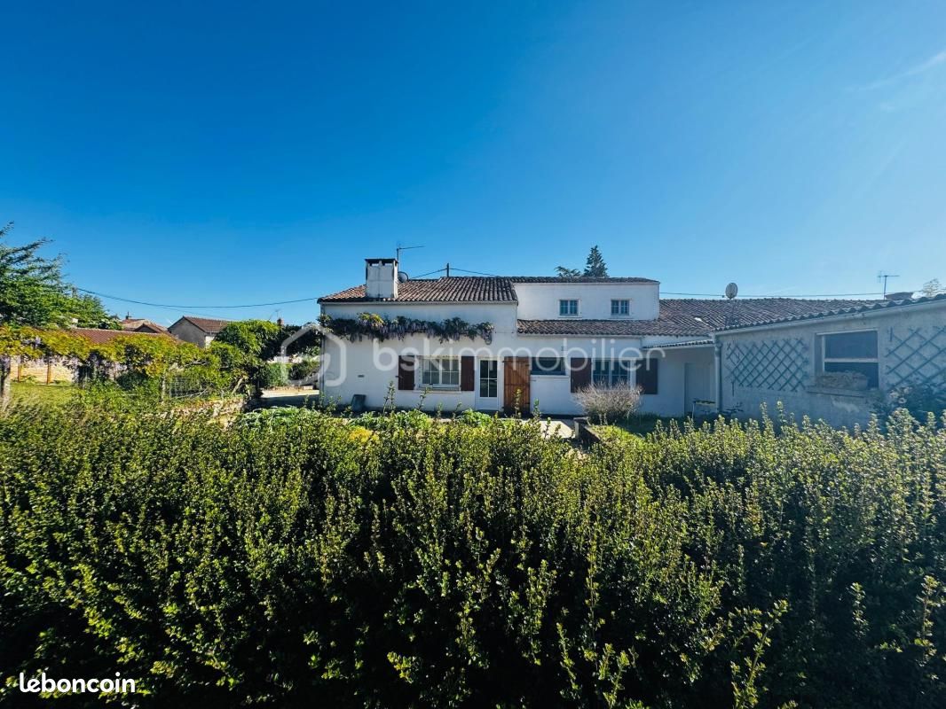 Maison 8 pièces 136 m² · à Voulême · 136 m² · 135 500 €