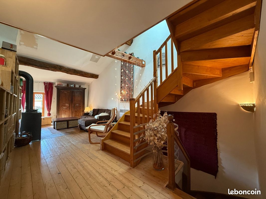 Maison 5 pièces 148 m² · à Val-Revermont · 148 m² · 220 000 €