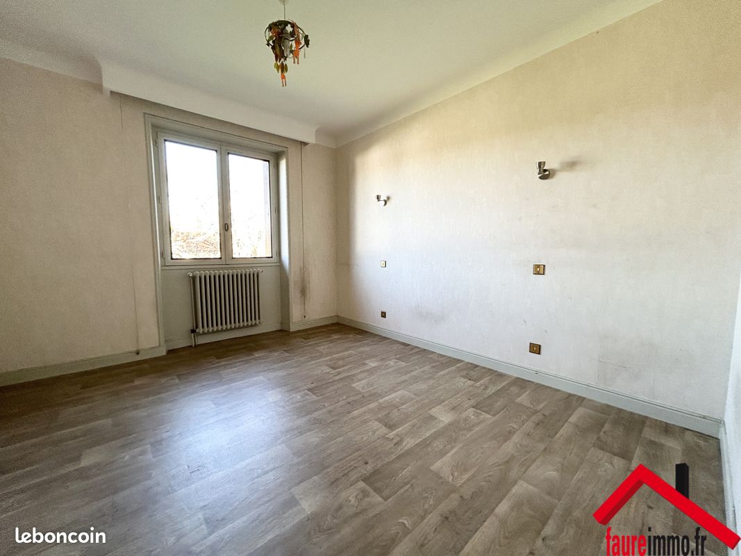 Maison 6 pièces 152 m² - Saint-Pantaléon-de-Larche 19600 (image principale 9)