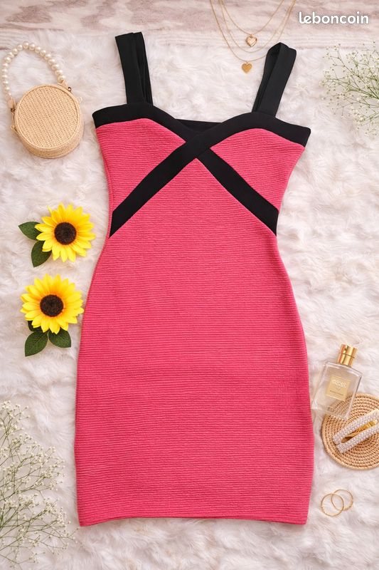 Robe rose et noir moulante - soirée - Taille S - Neuve (image 1)