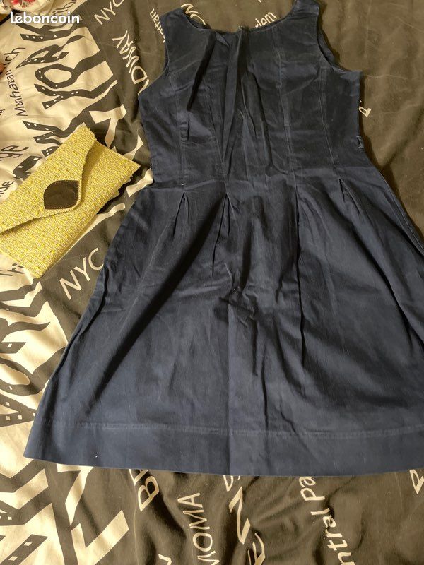 Robe bleu marine avec sacoche (image 1)