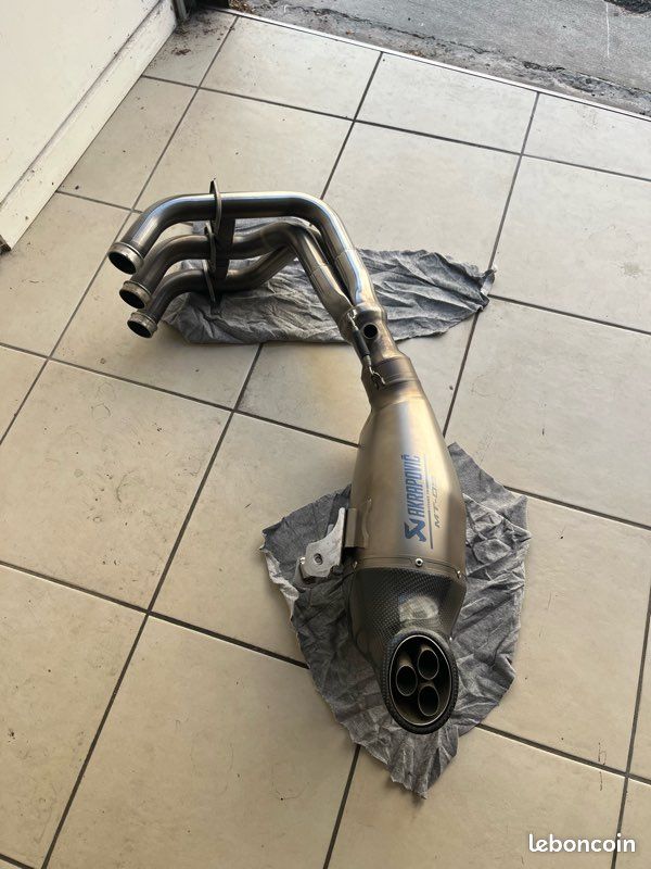 Ligne Akrapovic homologuée mt09 (image 1)