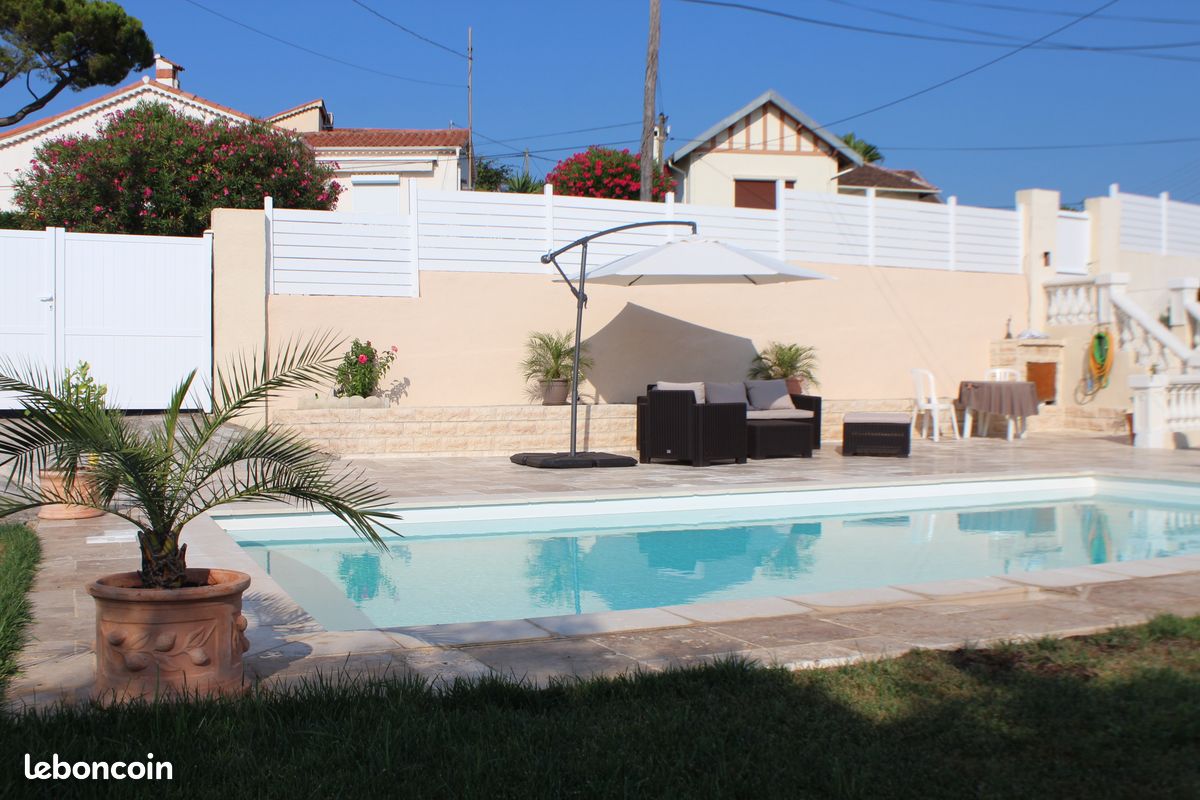 Rez de villa piscine privative vue mer à Antibes (image 2)