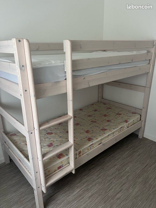 Lit superposé en bois très bon état et très propre (image 1)