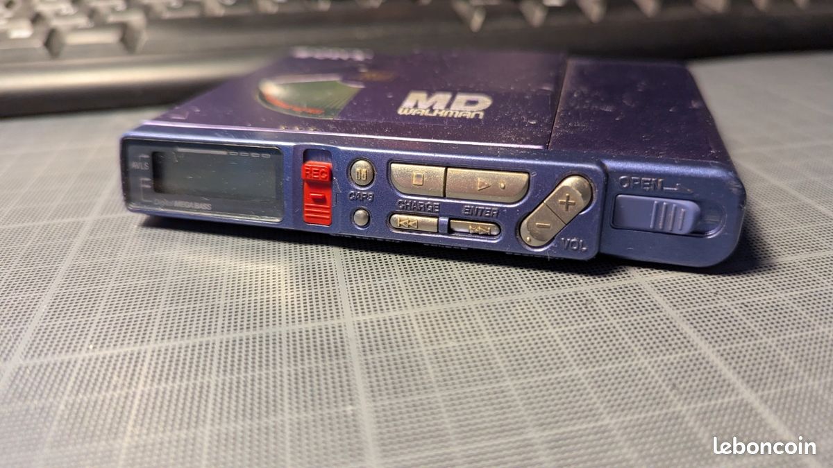 Minidisc Player Sony MD Walkman MZ-R37 Lila (Gebraucht) in Wichtrach für CHF 90 - nur Abholung